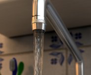 Acqua rubinetto scorre