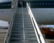 Aeroporto_scaletta_vettore
