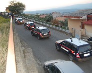 Carabinieri auto in fila