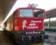 Ferrovie della Calabria treno con scritta