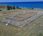 Monasterace_basamento_tempio_dorico