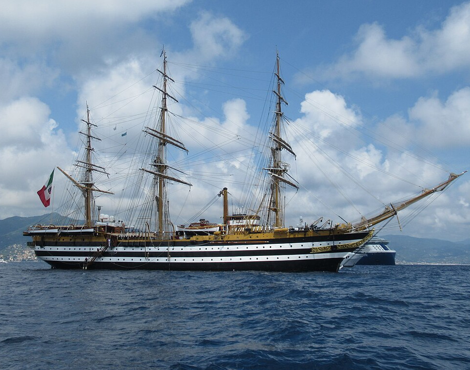 Nave Amerigo Vespucci