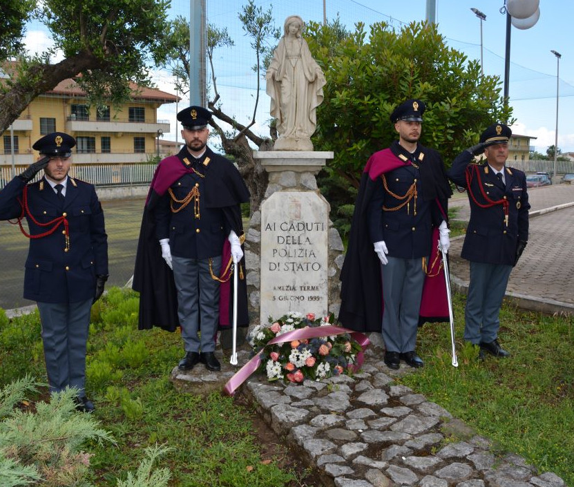 Polizia commemorazione monumento