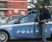 Polizia gente in piedi