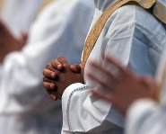 Prete mani preghiera