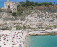 Tropea_S._Maria_Isola_e_spiaggia