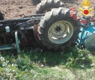Vigili fuoco trattore ribalt