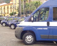 Vigili urbani auto in fila