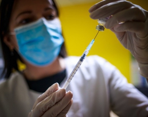 Coronavirus, Pfizer: vaccino efficace contro 15 mutazioni