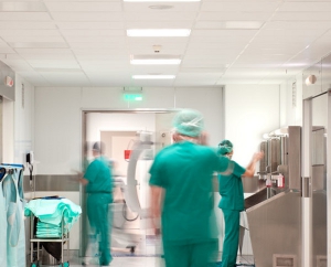 Allarme rosso per infezioni prese in ospedale, 49mila morti l'anno